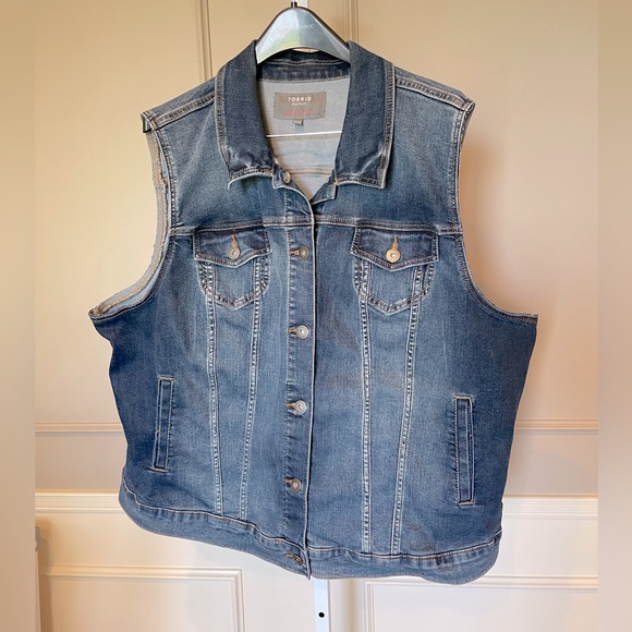 Torrid Sleeveless Denim Vest Women’s Size 4X Plus Size Jean Jacket Curvy Western - Picture 1 of 5